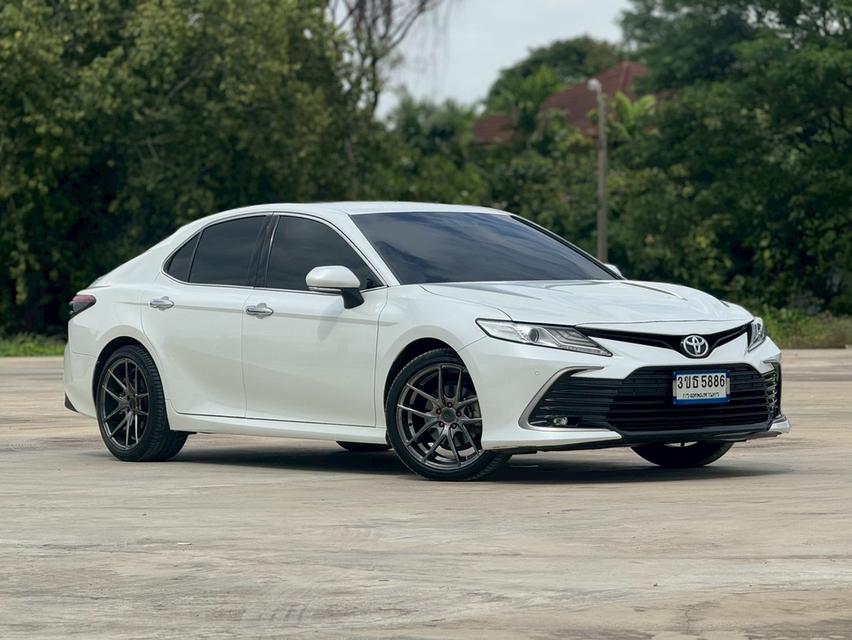 TOYOTA. CAMRY  Sedan 4dr Sport SA 8sp FWD 2.5 (MNC)  Y2022 สีขาว  ออโต้ 10