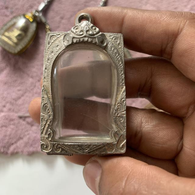 กรอบเงินแท้เก่า ใส่พระะสมเด็จ