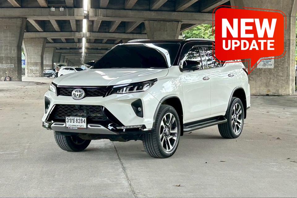 Toyota Fortuner 2.4 Legender 2WD AT ปี 2022