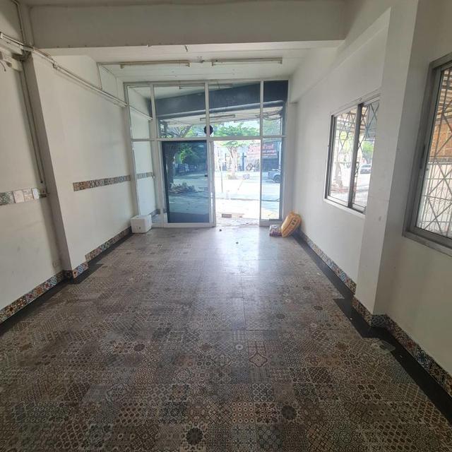 ขายหรือให้เช่าอาคารพาณิชย์ 4 ชั้น ติดถนนสุคนธสวัสดิ์ ราคาดีทำเลดีติดต่อผึ้งรติ โทร 061-941-9639 3