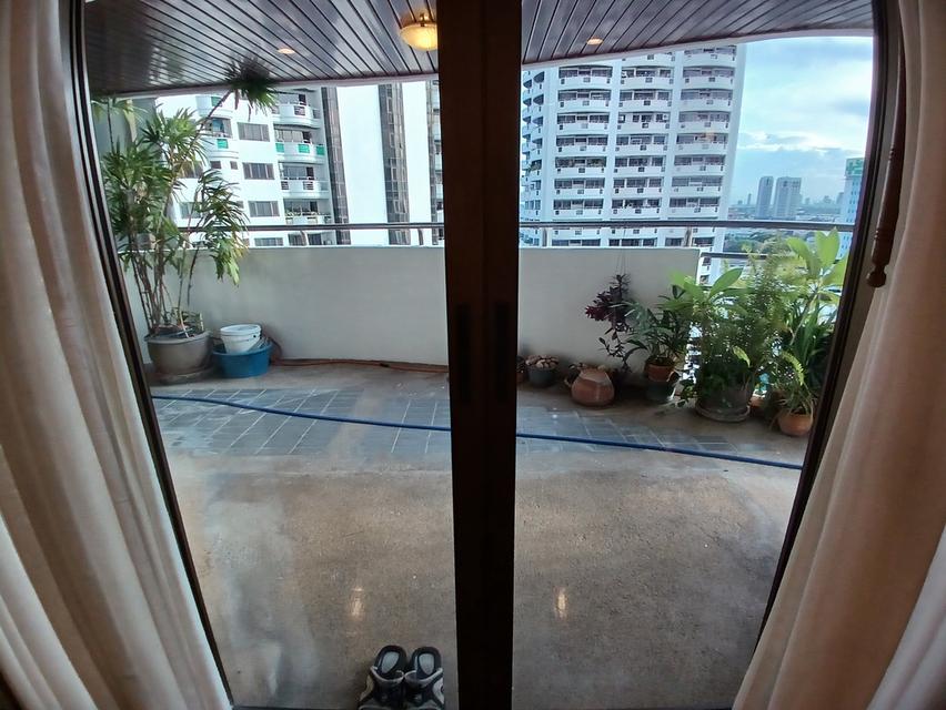 Floraville Condominium 8
