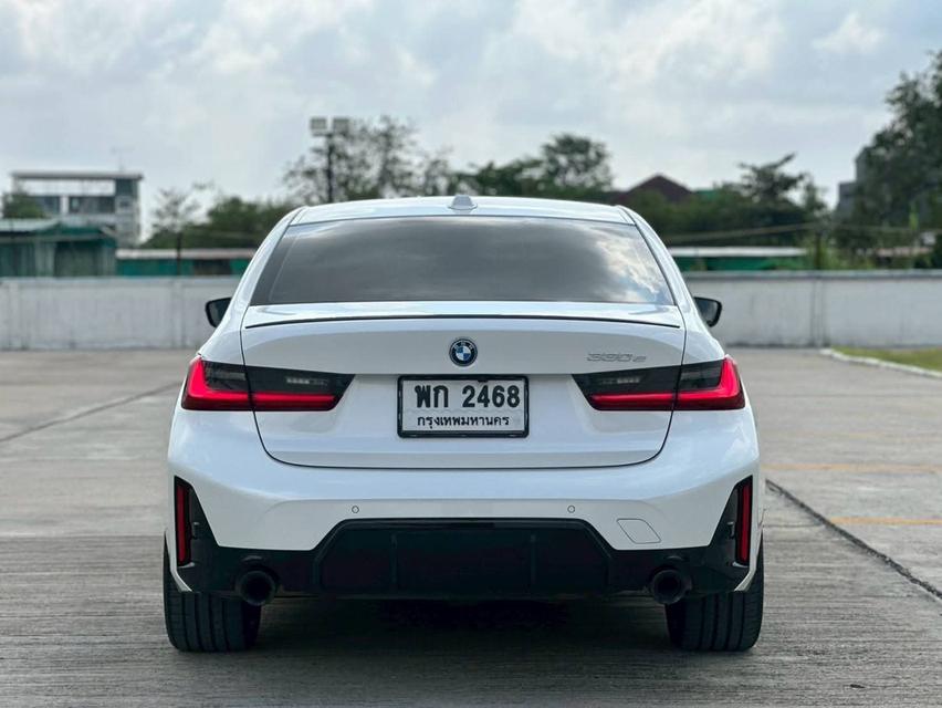BMW 330e M Sport LCI (G20) 2023 • Mileage: 25,000 km . 💵 ราคาเพียง 1,750,000 THB รูปที่ 5