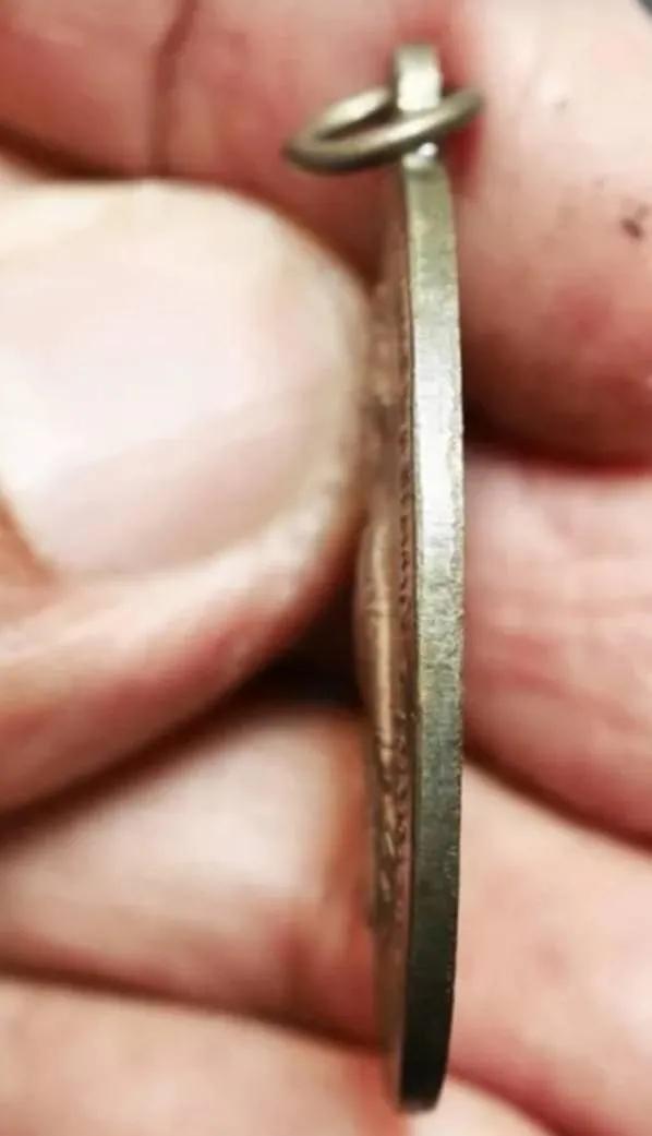 เหรียญนาคปรก รุ่น ๘ รอบ หลวงปู่ทิม อิสริโก วัดละหารไร่ จังหวัดระยอง  4