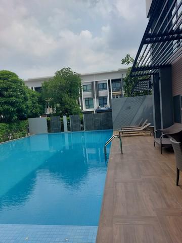 ให้เช่า ทาวน์โฮม3ชั้น วิวสระว่ายน้ำ 25ตรว.อยู่ถนน รามอินทรา65 ใกล้แฟชั่นไอส์แลนด์ 2