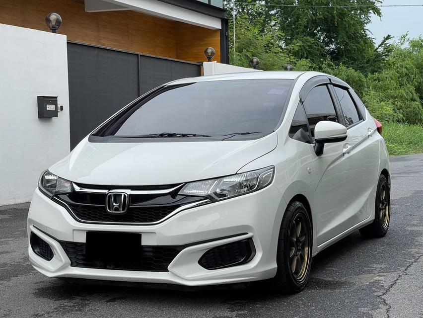 Honda Jazz GK 1.5 S MNC ปี 2018 สีขาว เลขไมล์ 48,xxx km.