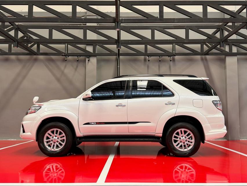 2014 TOYOTA FORTUNER 3.0V 5เกียร์ รถมือเดียวออกป้ายแดง รถวิ่งน้อย ประวัติศูนย์ครบ รถไม่เคยมีอุบัติเหตุครับ รูปที่ 5