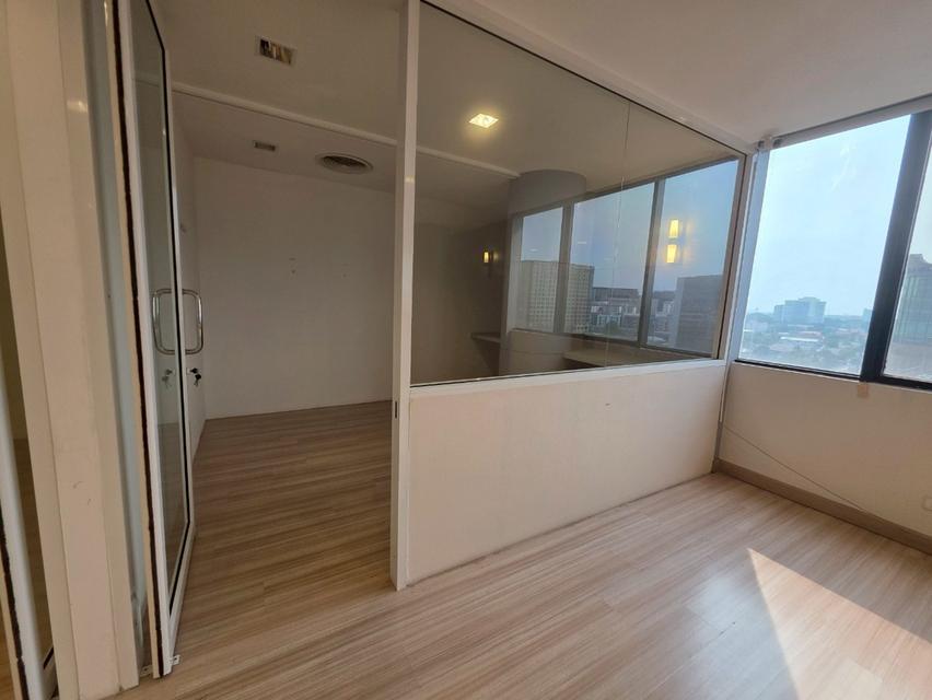 ให้เช่าสำนักงานในอาคารจุฑามาศพร้อมที่จอดรถบนทำเลทองบนถนนวิภาวดีรังสิต ใกล้ทางด่วนดอนเมือง หลักสี่ และสนามบินดอนเมือง เดินทางสะดวก 11