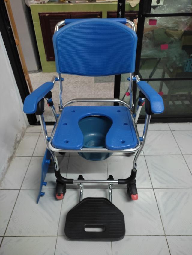 เก้าอี้ขับถ่ายเข็นได้สำหรับผู้ป่วยเข่าเสื่อม
