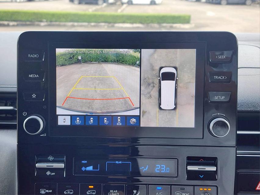 รหัสรถ PEAT911 🚐🚙HYUNDAI STARIA PREMIUM (SUNROOF) สีขาว ภายในดำ ปี 23  6