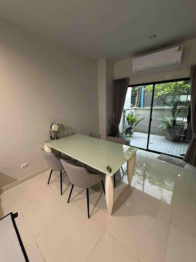B1006 ให้เช่าทาวน์โฮม 3 ชั้น บ้านกลางเมือง บางนา-วงแหวน เลียบมอเตอร์เวย์ ย่านถนนกิ่งแก้ว 5