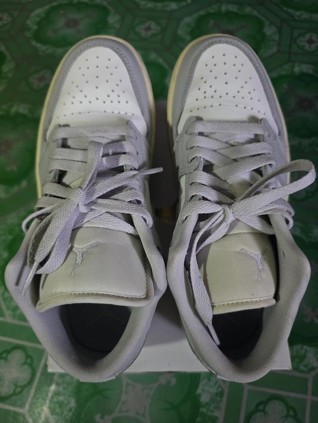 รองเท้า ไนกี้ Air jordan 1 low สีเทาขาว 9