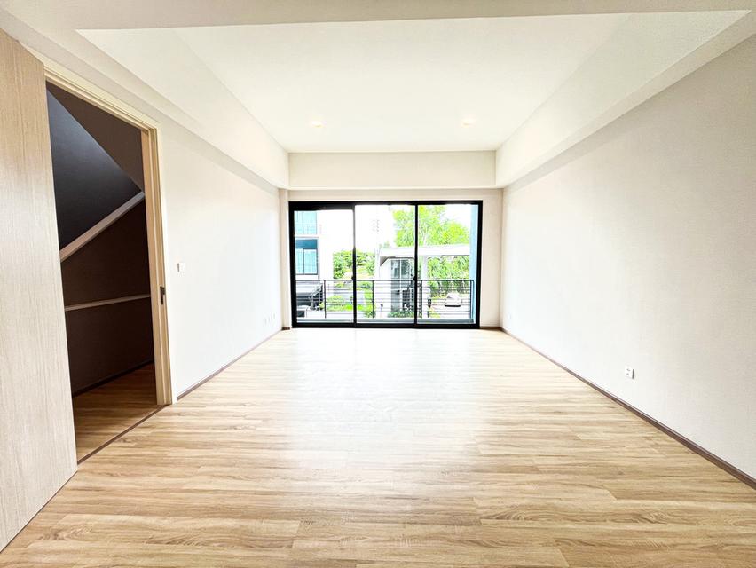 ขายทาวน์โฮม3ชั้น+Rooftop เกษตรนวมินทร์ วิวทะเลสาบ แปลงมุม  8