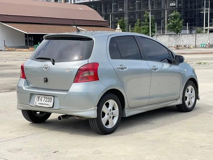 Toyota Yaris สีเทา 4