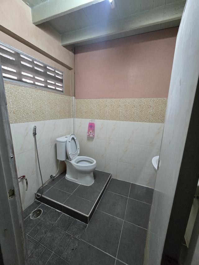 ตึกพาณิชย์ 2 ชั้น 9ตรว. 4