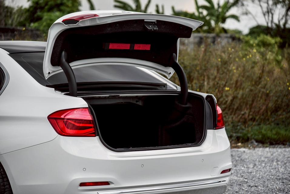 BMW 320d 2.0 AT 2018 ไมล์ 170,xxx km.