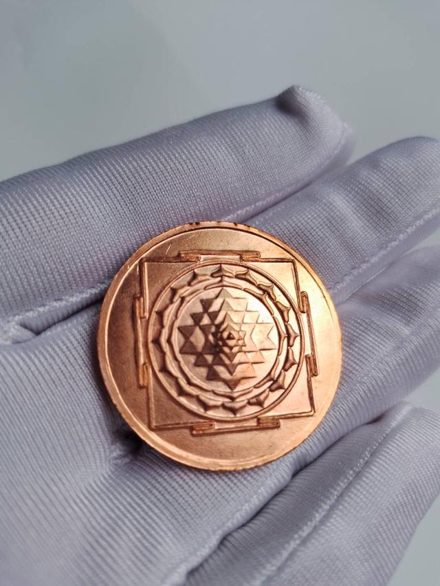 เหรียญหลวงปู่ทวด ซ้อนพระศรีอาริย์ หลังยันต์ศรีจักรวาล หลวงตาม้าจารเหรียญ ปี 2558 3