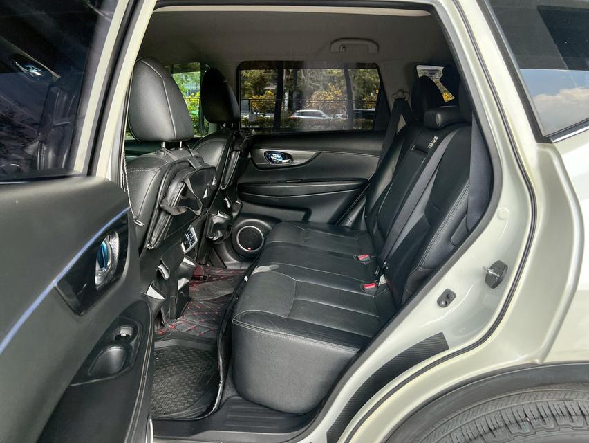 ขายรถ nissan  X-Trail 2.0 4WD HYBRID ปี 2018 สีขาว เกียร์ออโต้ 12