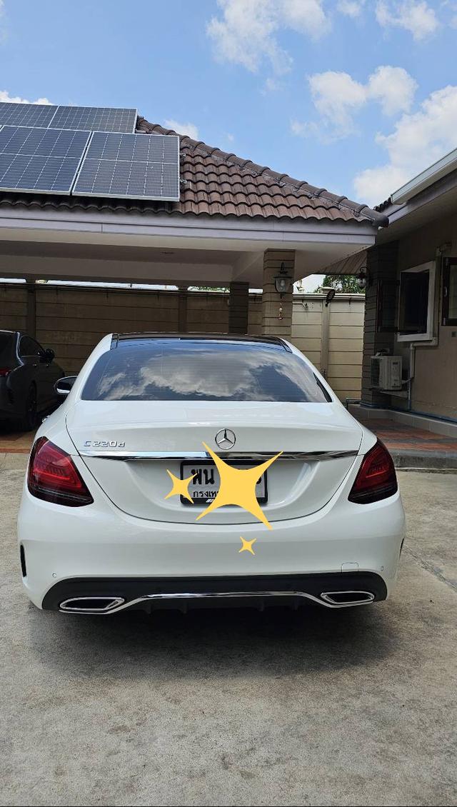 รถบ้านเจ้าของขายเอง  Benz C220d AMG ปี 2020 W205  สีขาว เบาะแดง ไมล์ 17,XXX  km.  เดิมทั้งคัน ประหยัดน้ำมันมากกก  พร้อมใช้ต่อได้เลย ขับดีมาก  ยินดีให้ รูปที่ 2