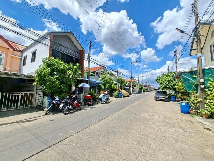ขายบ้าน 2 ชั้น หมู่บ้านรุ่งเรืองเฮ้าส์1 คลอง4 ลาดสวาย ถนนพระองค์เจ้าสาย 2