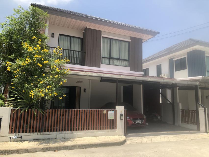 ขายบ้านเดี่ยวพร้อมเฟอร์ หมู่บ้านโมดิวิลล่าลาดกระบัง-สุวรรณภูมิ2.85ล้านบาทเจ้าของขายเอง 1