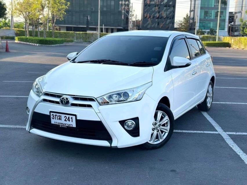 TOYOTA YARIS ECO 1.2 G เกียร์ Auto สีขาว ปี2014 (TOP)