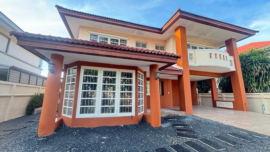 U1389 ให้เช่าบ้านเดี่ยว 2 ชั้น หมู่บ้านฟลอร่าวิวล์ สุวินทวงศ์ 38 ถนนฉลองกรุง61 บ้านติดคลองหลังบ้าน บรรยากาศธรรมชาติ ทำเลดีเดินทางสะดวก เข้าออกได้ 2 ท 2