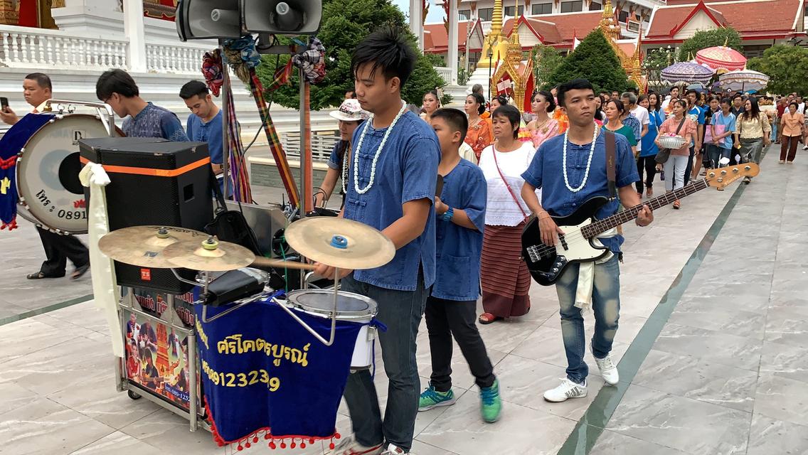 รับงานดนตรี รถแห่งานบุญงานบวช กรุงเทพฯและปริมณฑล โดยทีมงาน มโหรีอีสาน ศรีโคตรบูรณ์ โทร 089-123-2339