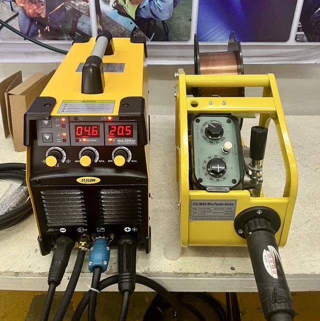 เครื่องเชื่อมMIG300GF ฟีดแยก เชื่อมฟักคอร์ 0.8-1.2มิล