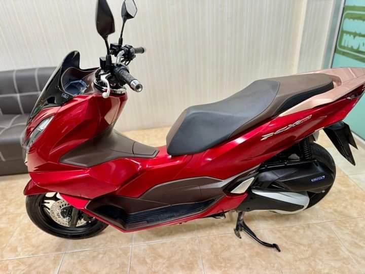 Honda pcx สีแดง 2