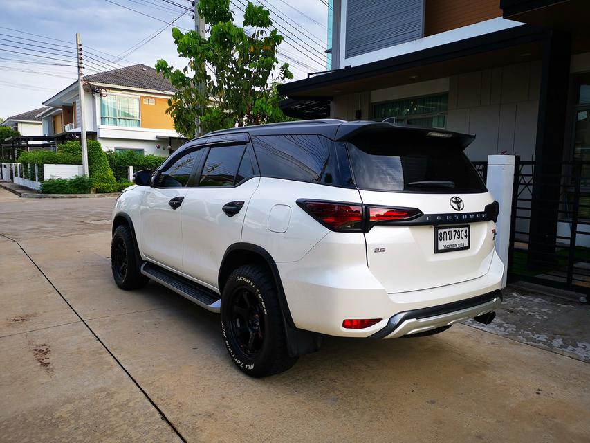 Toyota Fortuner 2.4 V (ปี 2018) SUV AT  2