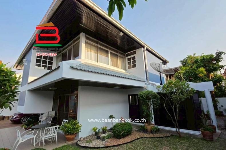 บ้านเดี่ยว คลองตันนิเวศน์ ซอยปรีดีพนมยงค์ 42 (ใกล้โรงเรียนพระหฤทัยพัฒนเวศม์) เนื้อที่ 79 ตรว. แขวงคลองตันเหนือ เขตวัฒนา 1