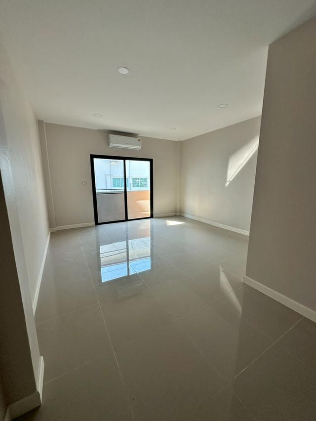 ขายบ้านเดี่ยว 2 ชั้น สร้างใหม่ ทำเลทองแจ้งวัฒนะ-ปากเกร็ด เดินไปห้างได้ ใกล้รถไฟฟ้า 9