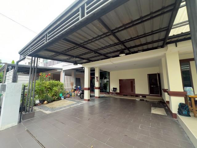บ้านเดี่ยว 2 หลัง เชื่อมถึงกัน SKY ดอนเมือง – สรงประภา 111 ตร.วา 6 นอน 6 น้ำ เดินเชื่อมเข้าหากันได้ เหมาะสำหรับครอบครัวใ 2