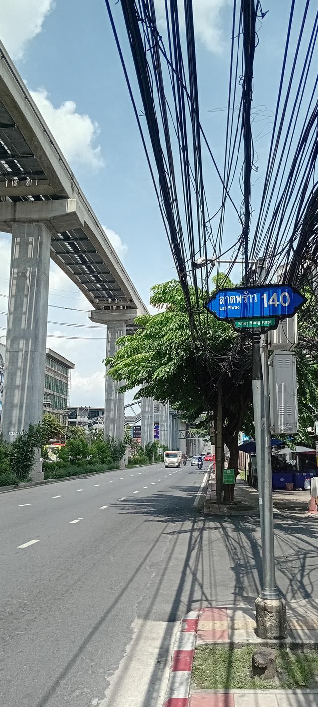ขายหรือให้เช่าห้องสวยในลิพวิ่งเพลสคอนโด ปากซอยลาดพร้าว 140 ติดสถานีบางกะปิ พิเศษ ลดเหลือเพียงเดือนละ4,800บาทเท่านั้น 17