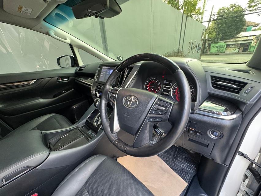  Toyota ALPHARD 2.5 SC PACKAGE ปี 2020 สีขาวมุข เบนซิน ไมล์ 61,000 กม. 10