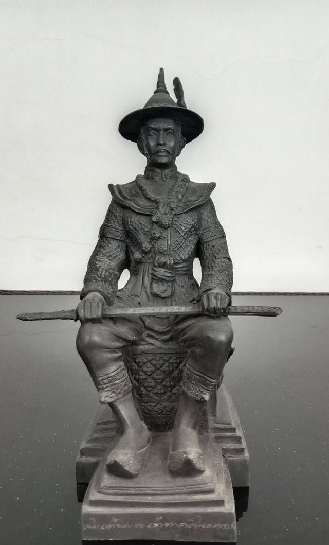 608.พระบรมรูปหล่อสมเด็จพระเจ้าตากสินมหาราช ทรงประทับนั่งบัลลังก์