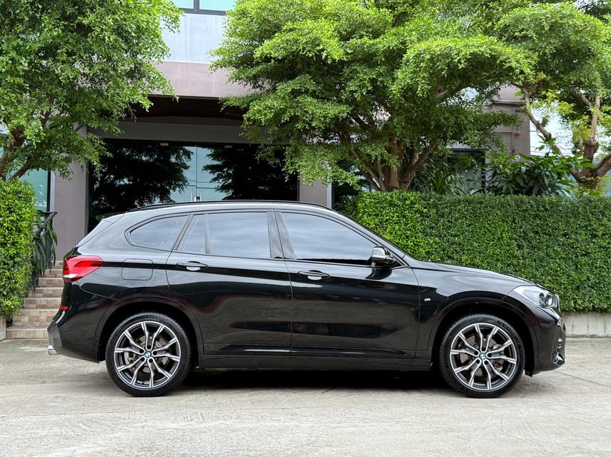 2021 BMW X1 20D MSPORT LCI รถมือเดียวออกป้ายแดง รถวิ่งน้อย เข้าศูนย์ทุกระยะ รถยังมีวารันตีศูนย์เหลืออีกนานครับ 2