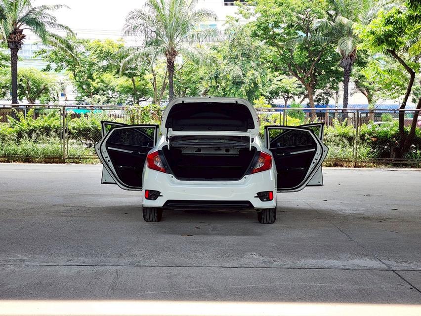 ขายรถ Honda Civic FC 1.8EL ปี 2018 สีขาว เกียร์ออโต้ 17