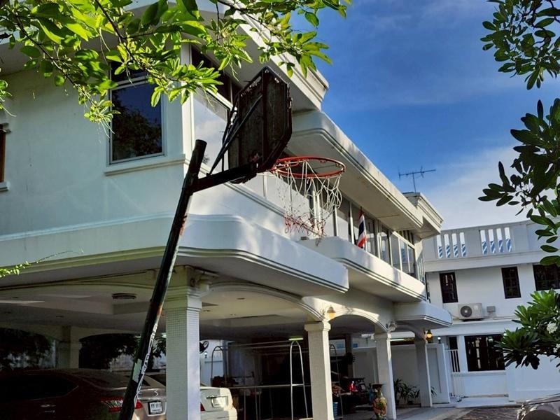 ขายด่วนบ้านพร้อมที่ดินผืนใหญ่ใจกลางเมืองปากน้ำ ใกล้ BTS เพียง 290 เมตร 2