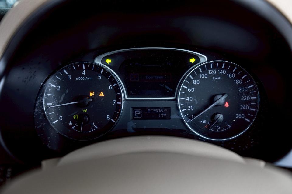 Nissan Teana 2.0 XL ปี 2015 สีขาว มือเดียวป้ายแดง ไมล์แท้ 87,906 กิโลแท้ 14