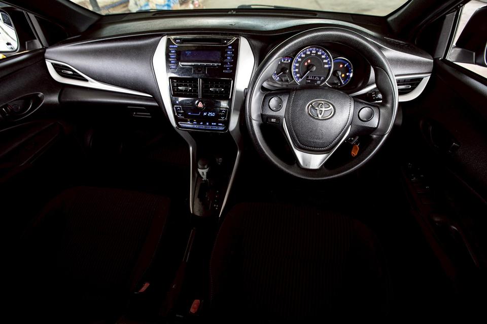 Toyota Yaris 1.2 Entry ปี 2017 สีเทา  15