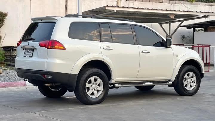 Mitsubishi Pajero Sport สีขาว ปี 2011 7