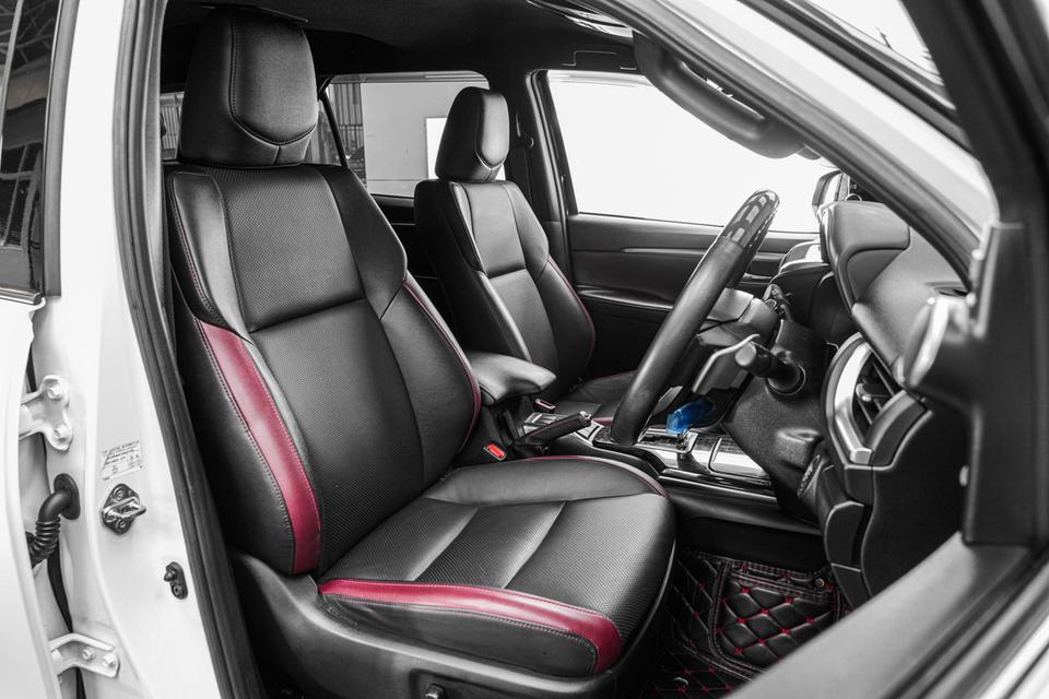 2020 TOYOTA FORTUNER 2.8 LEGENDER BLACK TOP 2WD SUV สีขาว-ดำ เลขไมล์ 80168 กม. 13
