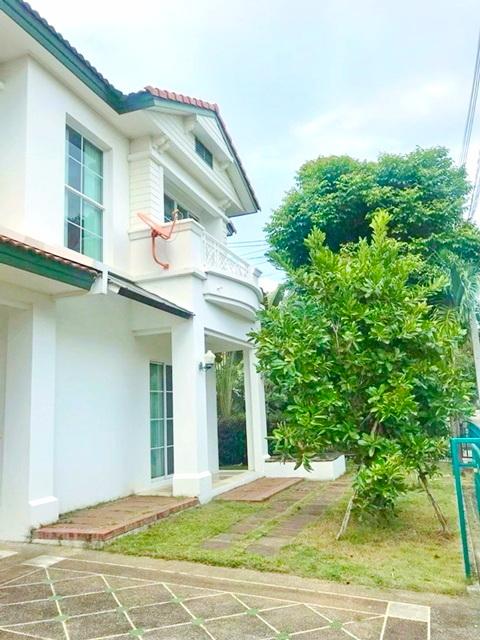 บิ๊กซี หางดง 2.1 กม.ให้เช่าบ้านเดี่ยวหรู 2 ชั้น 60 ตร.วา. 240 ตร.ม.รร.นานาชาติลานนา 1.6 กม. 3 นอน 1