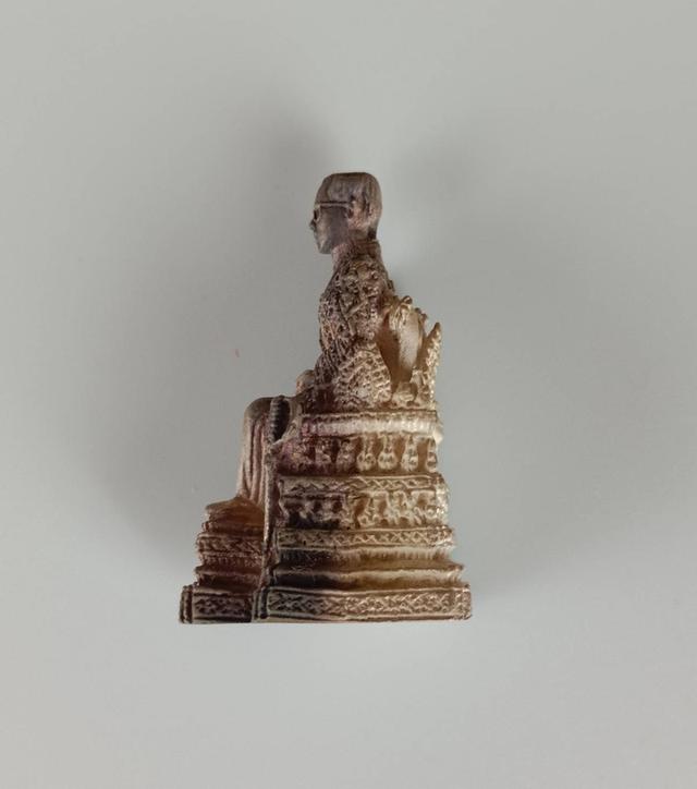 451.พระบรมรูปหล่อในหลวงรัชกาลที่9 พระบาทสมเด็จพระปรมินทรมหาภูมิพลอดุลยเดช ทรงประทับนั่งบัลลังก์ รูปย่อยที่ 4