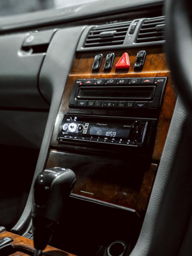 รหัสรถ 67GG2580 Mercedes Benz  E230 EL  (W210) A/T ปี 1996 11