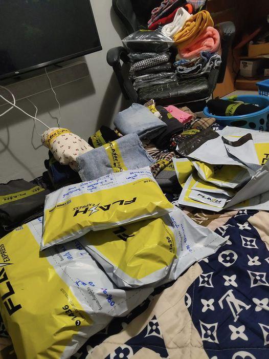เสื้อผ้างานโล๊ะ