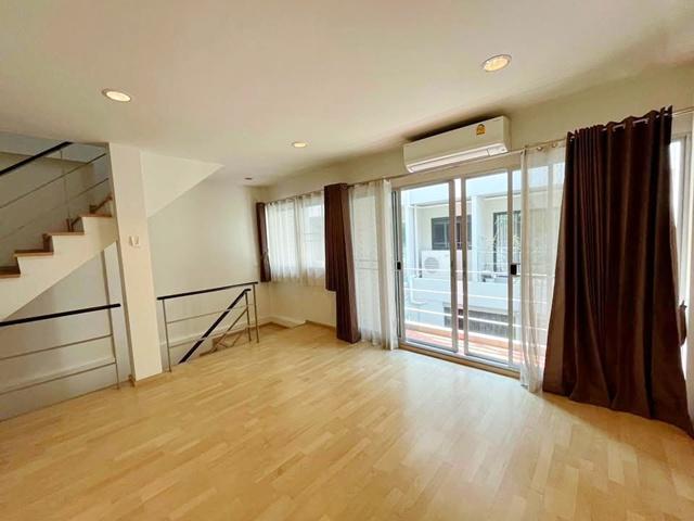 ARL รามคำแหง 1.8 กม.พัฒนาการ18-26 พระราม9 ให้เช่าทาวน์โฮม 3 ชั้น 3 นอน 3 น้ำ เดอะไนน์ พระราม 9 1.2 กม. 5