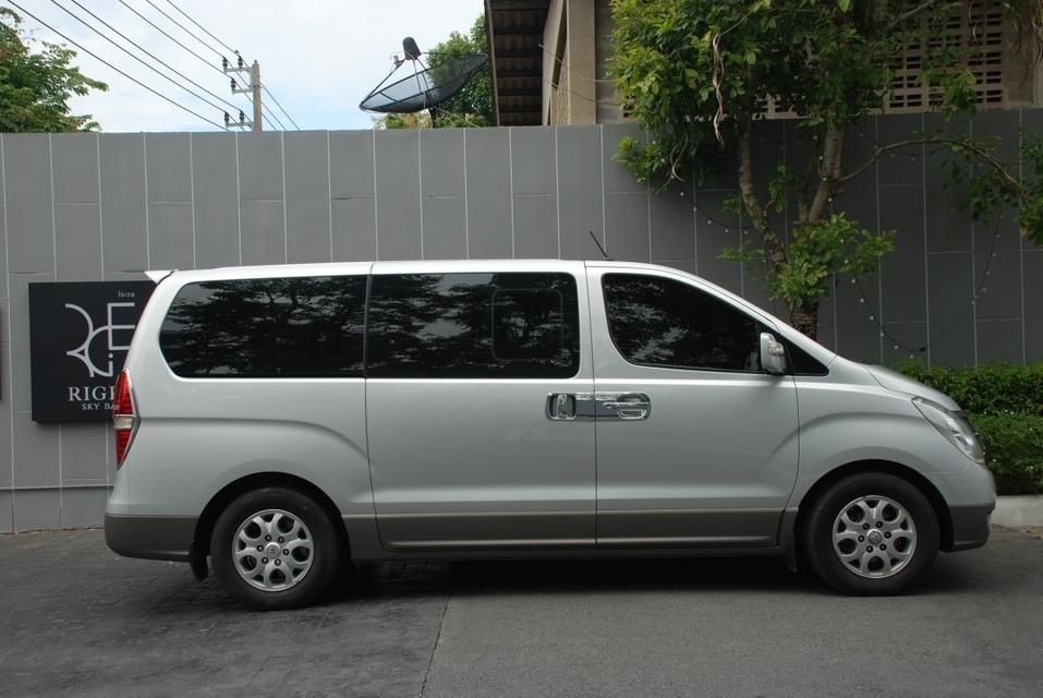 2010 จด 2011 Hyundai H-1 2.5 Deluxe รถยนต์ 11 ที่นั่ง รถครอบครัว ราคาน่ารัก 13