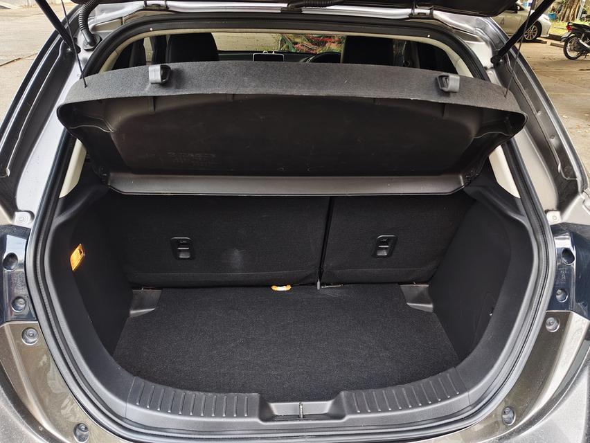 รถมาสด้า2 เบนซิน 1.3 ปี2016 ตัวtop 12